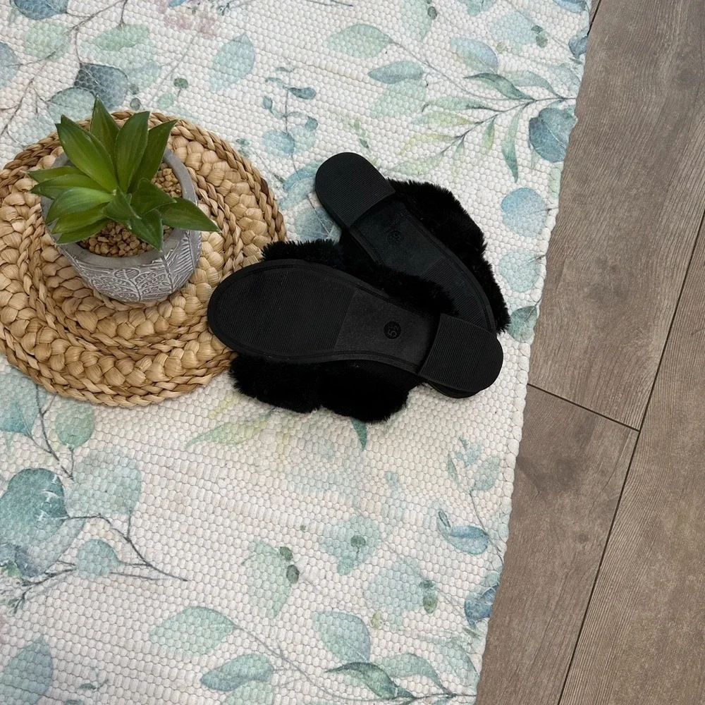 A New Day Women’s Black Fuzzy Slide Sandals Size 5.5 Crossband Faux Fur New